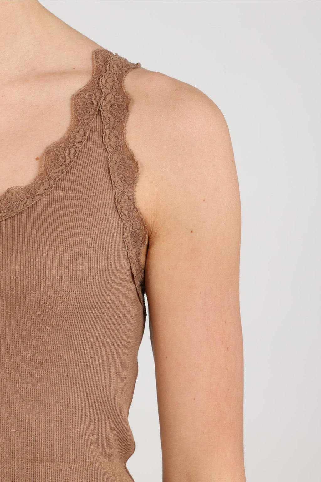 Singlet Maddie Taupe NKF06003