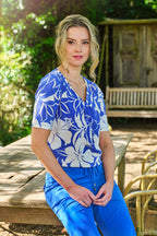Travel Top Pleated Tropical Hisbiscus Print Nautic Blue 202815