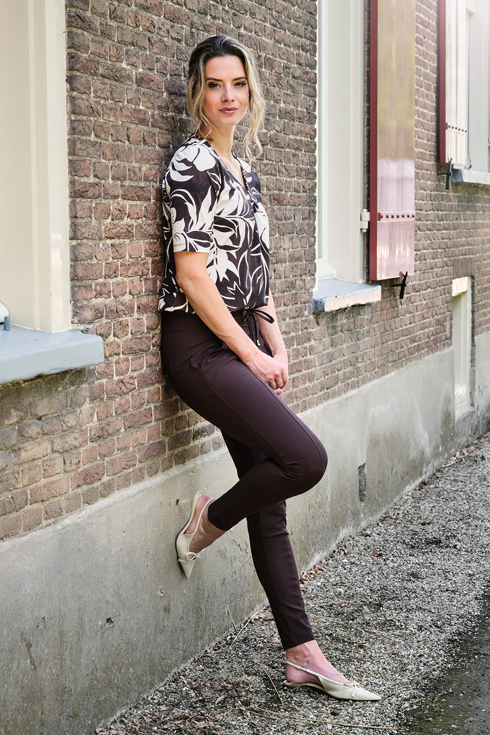 Travel Top Pleated Tropical Hibiscus Print Espresso 202815
